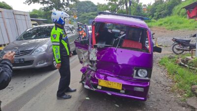 Kecelakaan Libatkan Dua Mobil di ParungKuda, Sukabumi, Tak Ada Korban Jiwa