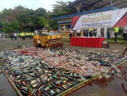 Jelang Nataru, Polres Sukabumi Kota Musnahkan Ribuan Botol Miras