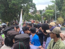 Massa Mahasiswa Geruduk Gedung DPR, Desak Isu Nasional Hingga Daerah