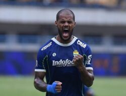 Liga 1: Kalahkan Borneo FC, Persib Bandung Gusur Persija Jakarta dari Puncak Klasemen