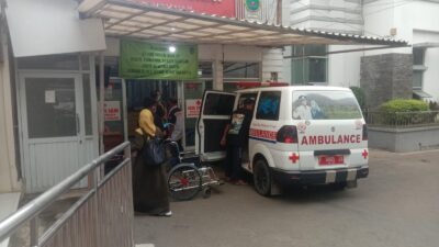 Seorang Warga Dibawa ke RS Bunut Karena Alami Luka di Muka Pasca Ledakan di Kebonpedes Sukabumi