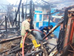 Diduga Korsleting Listrik, Rumah Semi Permanen di Lembursitu Sukabumi Ludes Terbakar