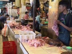 Lebaran Usai, Tapi Harga Ayam Potong dan Daging Sapi di Pasar Cibadak Masih Tinggi