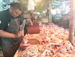 Pasokan Berkurang, Harga Daging Ayam di Pasar Kota Sukabumi Naik