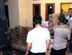 Polisi Sita 4.975 Botol Miras di Sebuah Kontrakan di Sukabumi