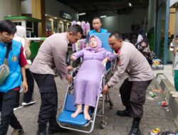 Sesak Nafas Akibat Berdesakan di Mal Sukabumi, Seorang Ibu Hamil Dievakuasi Petugas Gabungan