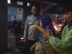 Respon Laporan Warga, Polsek Cireunghas Bantu Evakuasi Ibu Hamil yang Alami Kontraksi