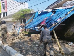 Satpol PP Bongkar Lapak PKL di Jalan Bhayangkara, Sudah Lama Ditinggal Pemiliknya