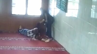 Maling Tas Pengurus Masjid Terekam CCTV, Modus Pelaku Berpura pura Shalat