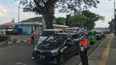 Antisipasi Kemacetan Selama Pedestrian Jalan Veteran II, Petugas Gabungan Berlakukan Rekayasa Lalin