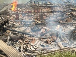 Korsleting Listrik, Rumah dan Traktor Ijam Ludes Terbakar