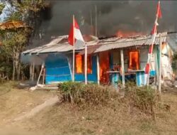 Korsleting Listrik, Rumah Panggung Terbakar Hebat di Nyalindung Sukabumi 
