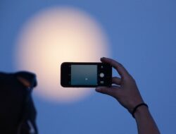 Trik Cara Foto Bulan Purnama Pakai Kamera Ponsel!