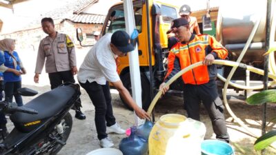 Respon Aduan Warga, Tim Penanggulangan Kekeringan Kota Sukabumi Distribusikan Air Bersih