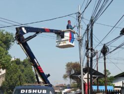 Respon Aduan Warga, Dishub Kota Sukabumi Lakukan Perbaikan PJU di Jalan Veteran