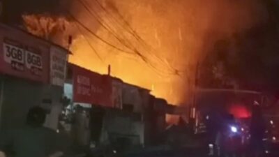 Tangkapan layar peristiwa kebakaran lahan kosong di Jalan Kandungan, Kota Sukabumi, pada Rabu 6 September 2023. Foto: Ridwan Iskandar/HALOSMI.