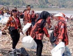 Turut Peduli Lingkungan, MPC Kota Sukabumi Ikut Terjunkan Pasukan Bersih-bersih Pantai Cibutun