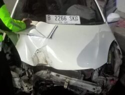 Kecelakaan Tunggal di Sukabumi, Mobil Brio Tabrak Taman Lalu Lintas