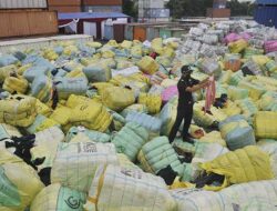 638 Bal Baju Impor Bekas dari Pasar Senen-Gedebage Disita Pemerintah
