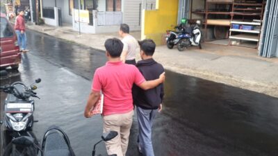 Nekad! Bocah Bercelana Abu-abu Curi Dua Tabung Gas di Sukabumi
