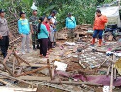 Cuaca Ekstrem, 1 Rumah di Sukabumi Ambruk Akibat Hujan dan Angin    