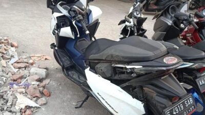 Sepeda motor yang ditunggangi mantan Wali Kota Sukabumi, Achmad Fahmi, yang terlibat kecelakaan lalu lintas di Kebumen, Jawa Tengah, pada Kamis 2 November 2023 lalu. Foto: Istimewa.