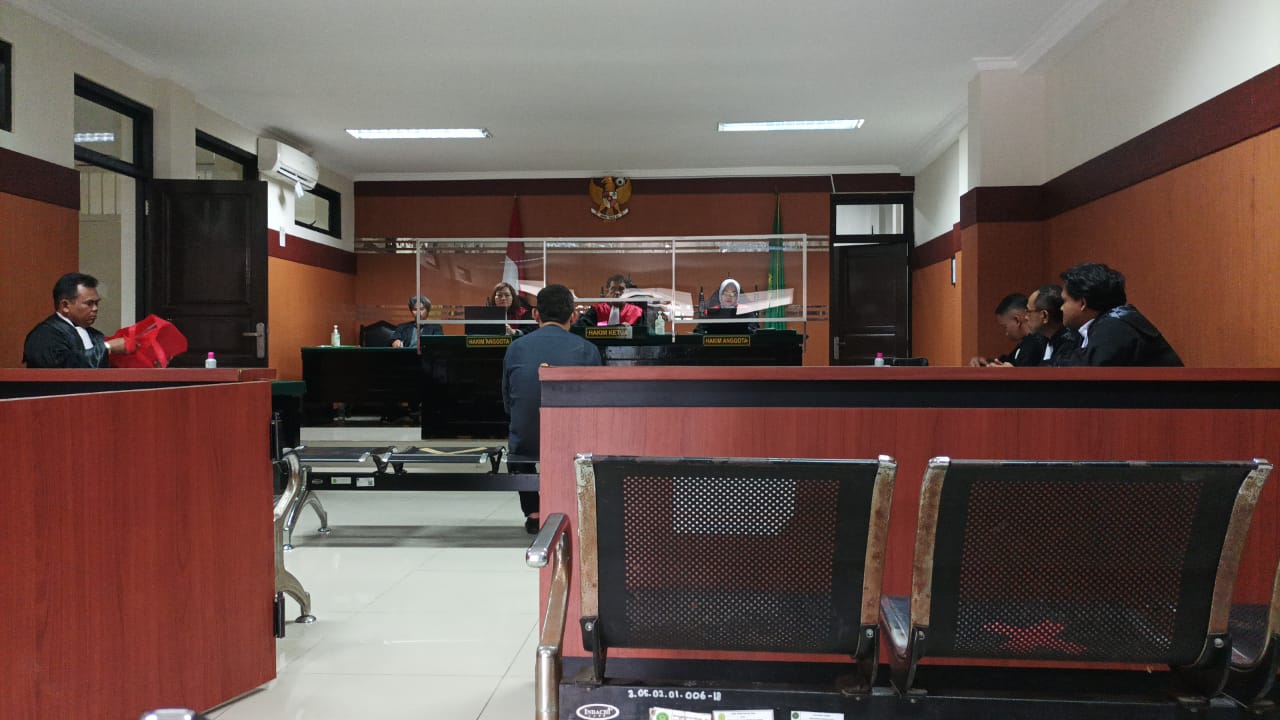 Sidang kedua kasus penipuan dan penggelapan lima pangkalan gas elpiji 3 kilogram digelar di Pengadilan Negeri (PN) Kota Sukabumi, Selasa 14 November 2023. Foto: Nuria Ariawan/HALOSMI.