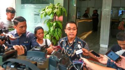 Aiman Witjaksono saat memenuhi panggilan Polda Metro Jaya. Foto: Istimewa.