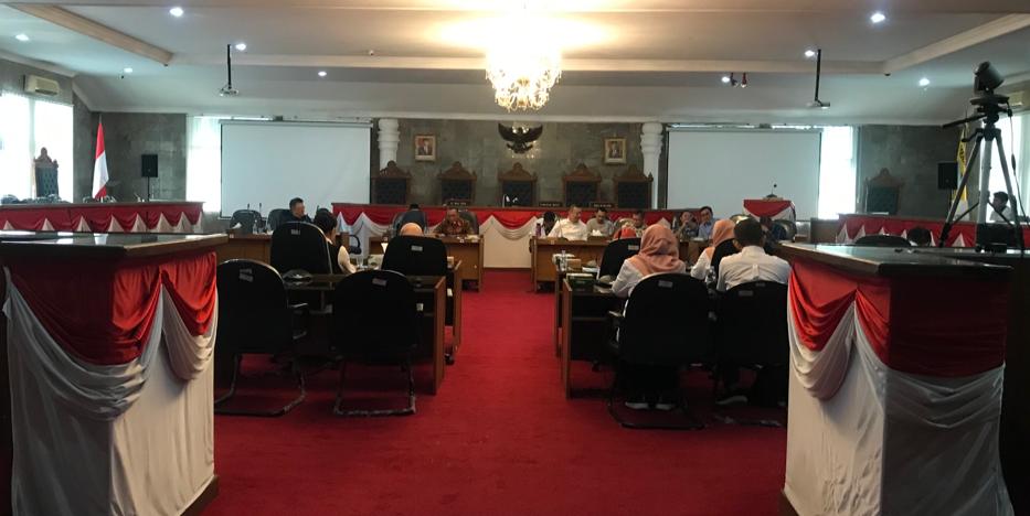DPRD bersama dengan Dinkes Kota Sukabumi membahas APBD murni 2024 dalam rapat paripurna di Gedung DPRD pada Rabu, 22 November 2023. Foto: Nuria Ariawan/HALOSMI.
