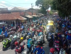 Ribuan Buruh Blokade Jalan Nasional Sukabumi-Cianjur, Ini Penyebabnya!