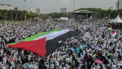 Aksi bela Palestina yang digelar di kawasan Monumen Nasional (Monas) Jakarta, Minggu 5 November 2023. Foto: Istimewa.