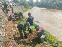 Kodim 0607/Kota Sukabumi Hijaukan Bantaran Sungai Cimandiri