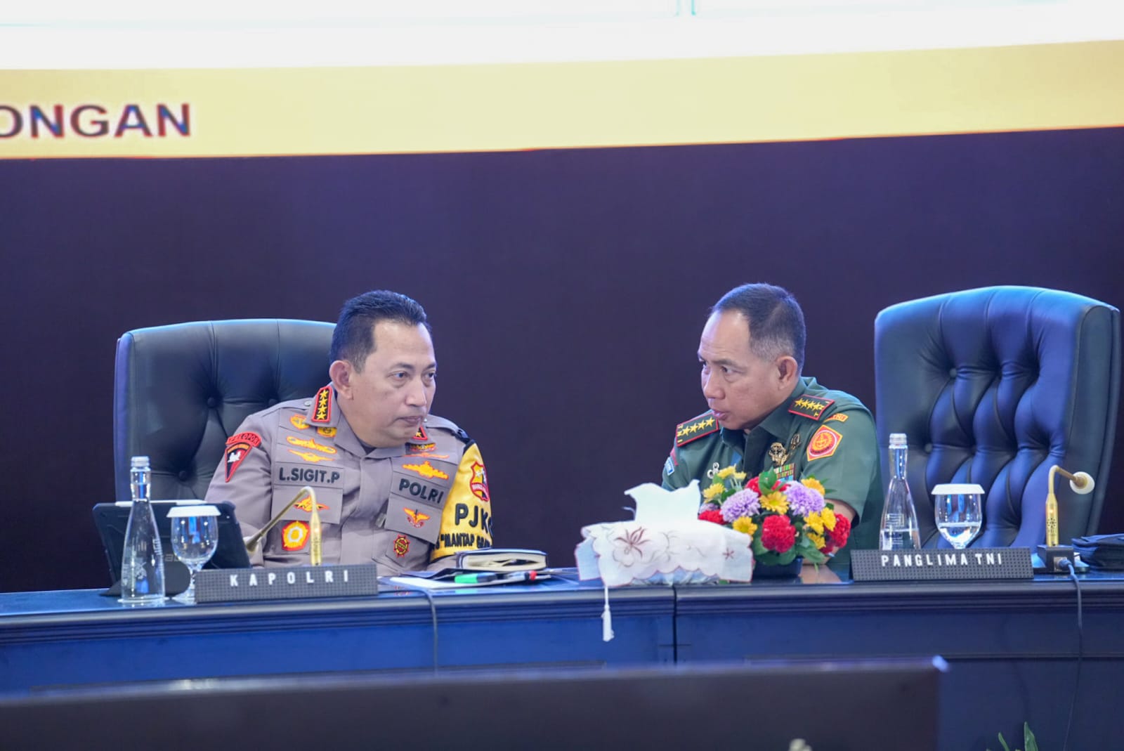 Panglima TNI, Jendral Agus Subiyanto Bersama Kapolri, Jendral Listyo Sigit Prabowo Saat Menghadiri Rakor Operasi Lilin (Sumber : Istimewa)