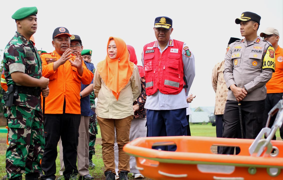 Kodim 0607/Kota Sukabumi bersama Forkominda Gelar Apel Siaga Hadapi Bencana Alam di Lapang Makodim Kota Sukabumi, Jumat 8 Desember 2023. Foto: Darwin Sandy/HALOSMI.