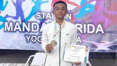 Kiram Azhar Mediana (12), siswa dari SMPN 2 Kota Sukabumi raih juara kesatu dalam Kejuaraan Atletik Open Piala GKR Hemas, di Stadion Mandara Krida, Yogyakarta, pada 9 Desember 2023 lalu. Foto: Istimewa.