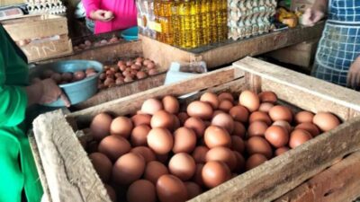 Harga Telur Ayam di Pasar Kota Sukabumi Alami Penurunan