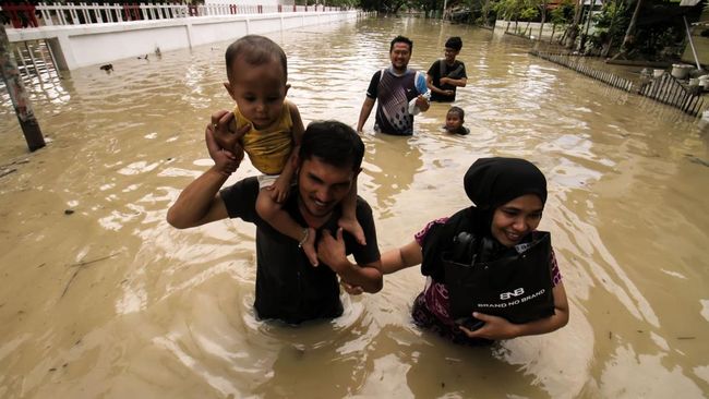 Ilustrasi warga yang terpaksa mengungsi imbas peristiwa banjir di wilayah Provinsi Aceh. Foto: Istimewa.