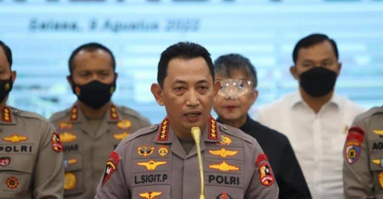 Kapolri Jenderal Listyo Sigit Prabowo memberikan jabatan terhadap sejumlah Perwira Menengah (Pamen) yang terseret kasus mantan Kadiv Propam Polri Ferdy Sambo. Foto: Istimewa.