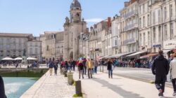 Suasana di La Rochelle, Prancis, salah satu kota tujuan wisata yang paling banyak dicari di Google. Foto: Istimewa.