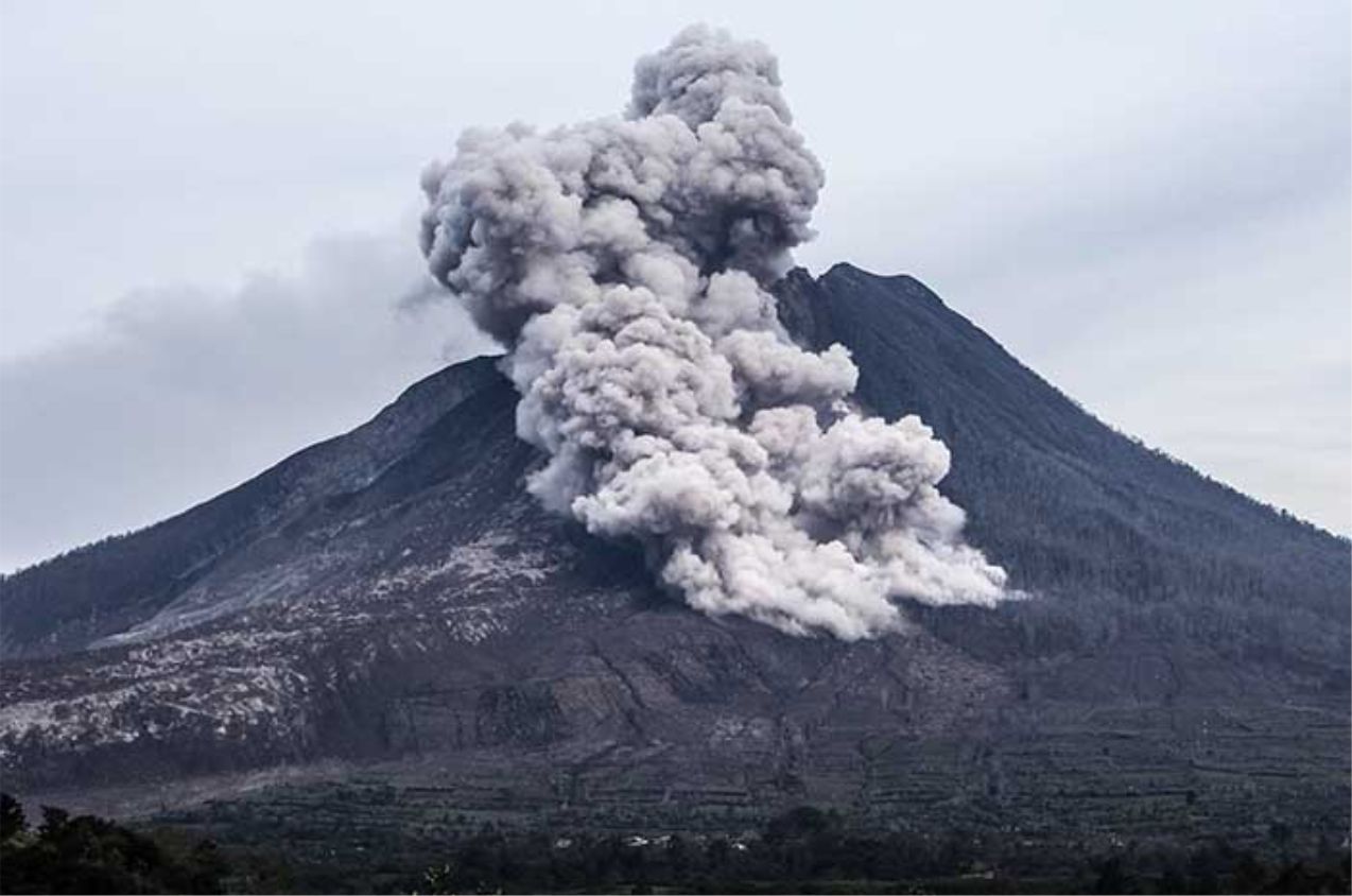 Dokumentasi Gunung Sinabung yang terletak di Kabupaten Karo, Sumatera Utara kembali meletus.FOTO: Istimewa