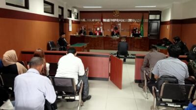 Majelis hakim memvonis hukuman tiga tahun penjara kepada anggota dewan, Ivan Rusvansyah Tryasa, dalam kasus penipuan dan penggelapan lima pangkalan Gas Elpiji 3 Kg, yang digelar diruang Sidang Chandra 023 Pengadilan Negeri (PN) Kota Sukabumi, pada Kamis, 4 Januari 2024.