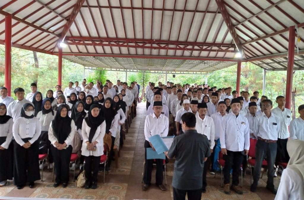 Badan Pengawas Pemilu (Bawaslu) Kota Sukabumi resmi melantik 999 orang Pengawas Tempat Pemungutan Suara (PTPS). Kegiatan tersebut dilaksanakan oleh Panwascam se Kota Sukabumi, pada Senin kemarin, 23 Januari 2024. Foto: Istimewa.