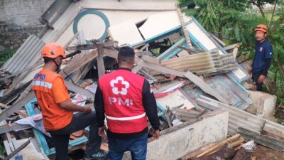 Mencekam, Angin Puting Beliung Rusak 36 Rumah di Kota Sukabumi, Pasutri Terluka Tertimpa Asbes