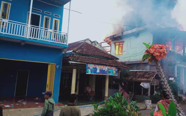 Peristiwa kebakaran rumah yang terjadi di Kota Sukabumi pada beberapa waktu lalu. Foto: Dok. HALOSMI.