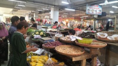 Harga Sejumlah Bapokting di Pasar Kota Sukabumi Merangkak Turun