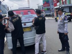 Dishub Kota Sukabumi Tertibkan Puluhan APK yang Terpasang di Angkot