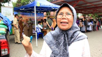 Dapat Beras Murah, Warga Kota Sukabumi Ditandai Tinta Biru di Jari