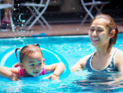 Tips Berenang dengan Anak agar Tetap Aman