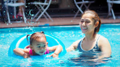 Tips Berenang dengan Anak agar Tetap Aman