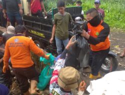 Pasca TPT Jebol dan Banjir Limpasan di Jalan Kabandungan, BPBD Kerja Bakti Evakuasi Sampah